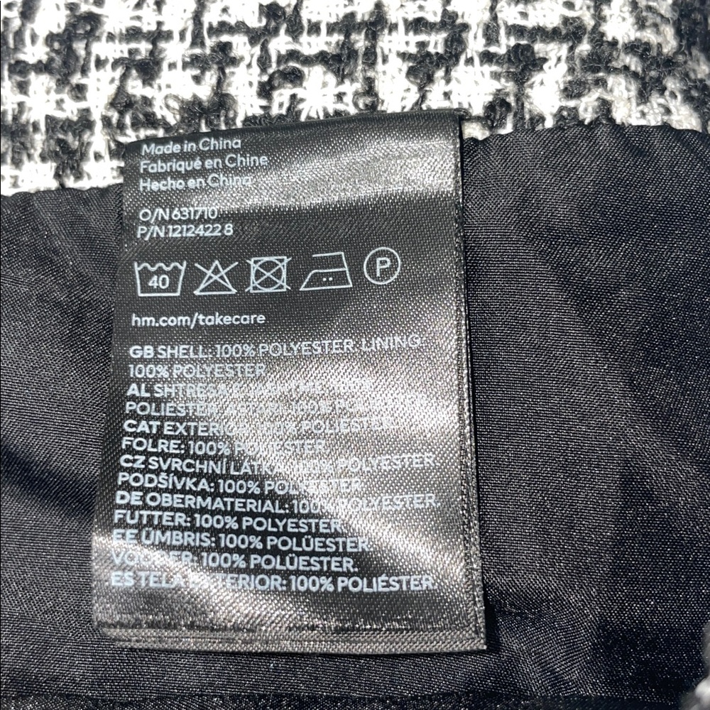 H&M Black & White Textured Pleated Skirt | 2 - Picture 6 of 8